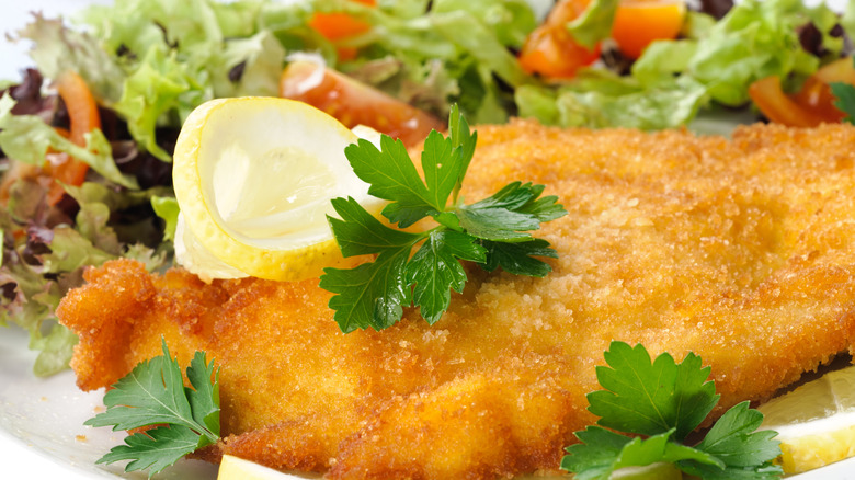 breaded chicken cutlet with lemon