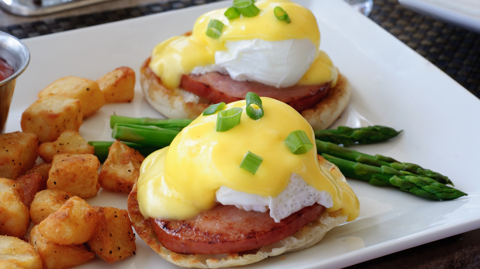 <a href="https://www.foodrepublic.com/2215210/eggs-benedict-norwegian-style-twist/" target="_blank">Your Eggs Benedict Deserve A Norwegian-Style Twist</a>