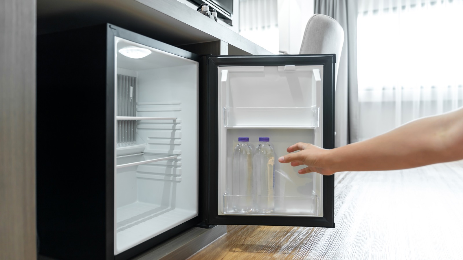 Your Hotel's Mini Fridge Probably Isn't Safe For Takeout And Leftovers