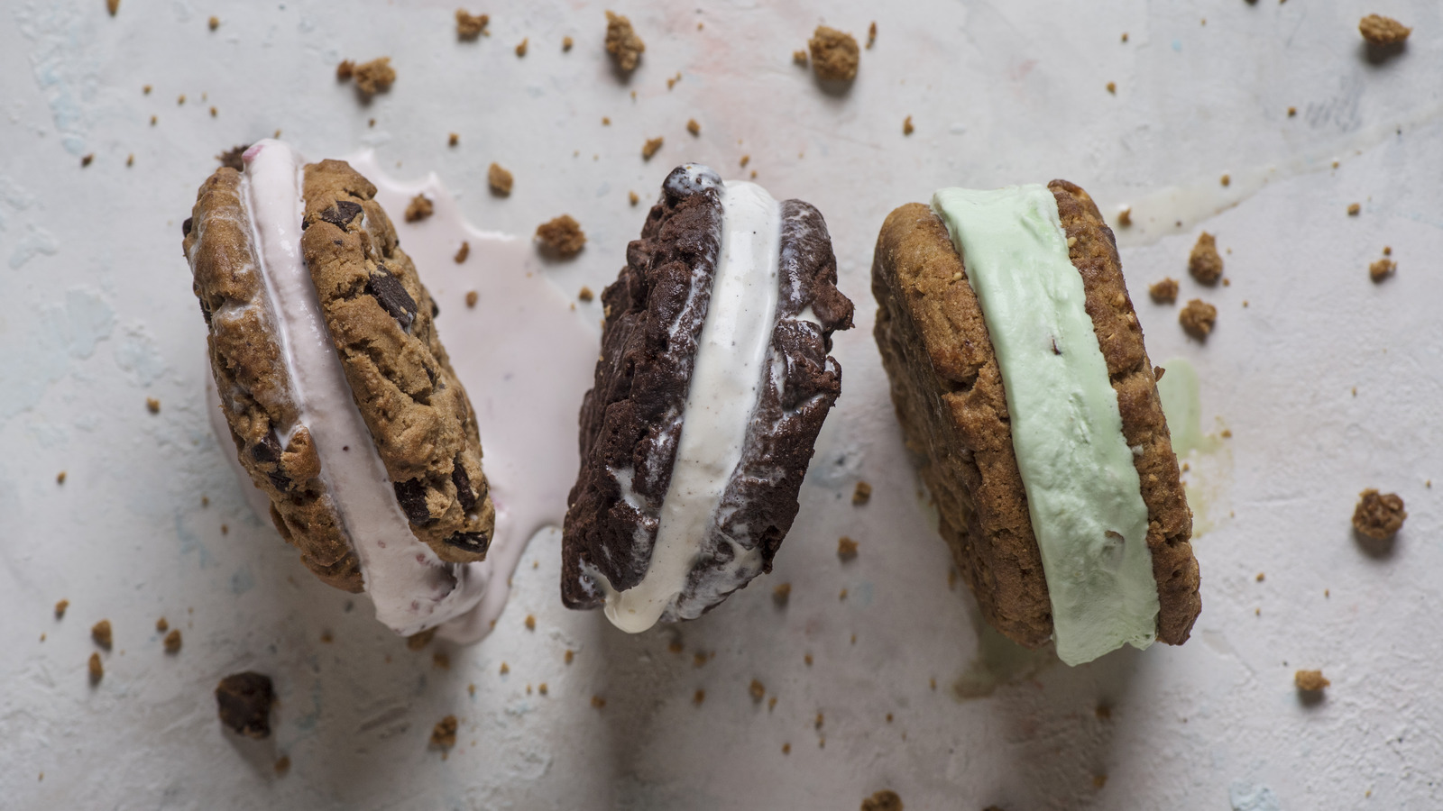 <a href="https://www.foodrepublic.com/1719611/ice-cream-sandwich-bread/" target="_blank">Your Ice Cream Sandwiches Will Be Better If You Swap Out The Cookie</a>