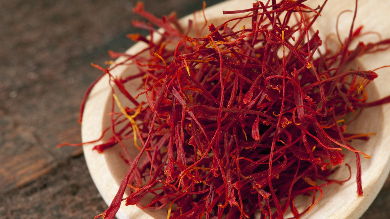A spoon of saffron strands