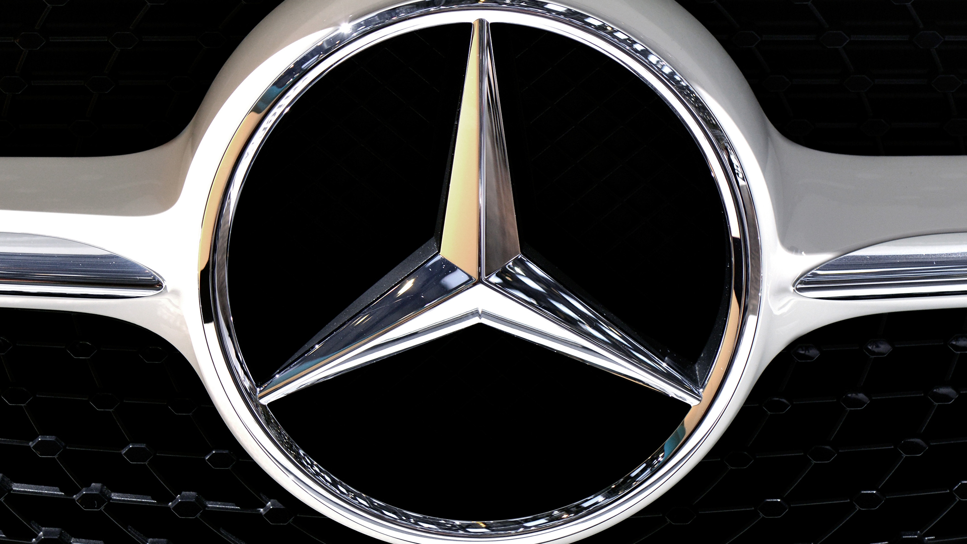 hidden-meaning-behind-famous-logos