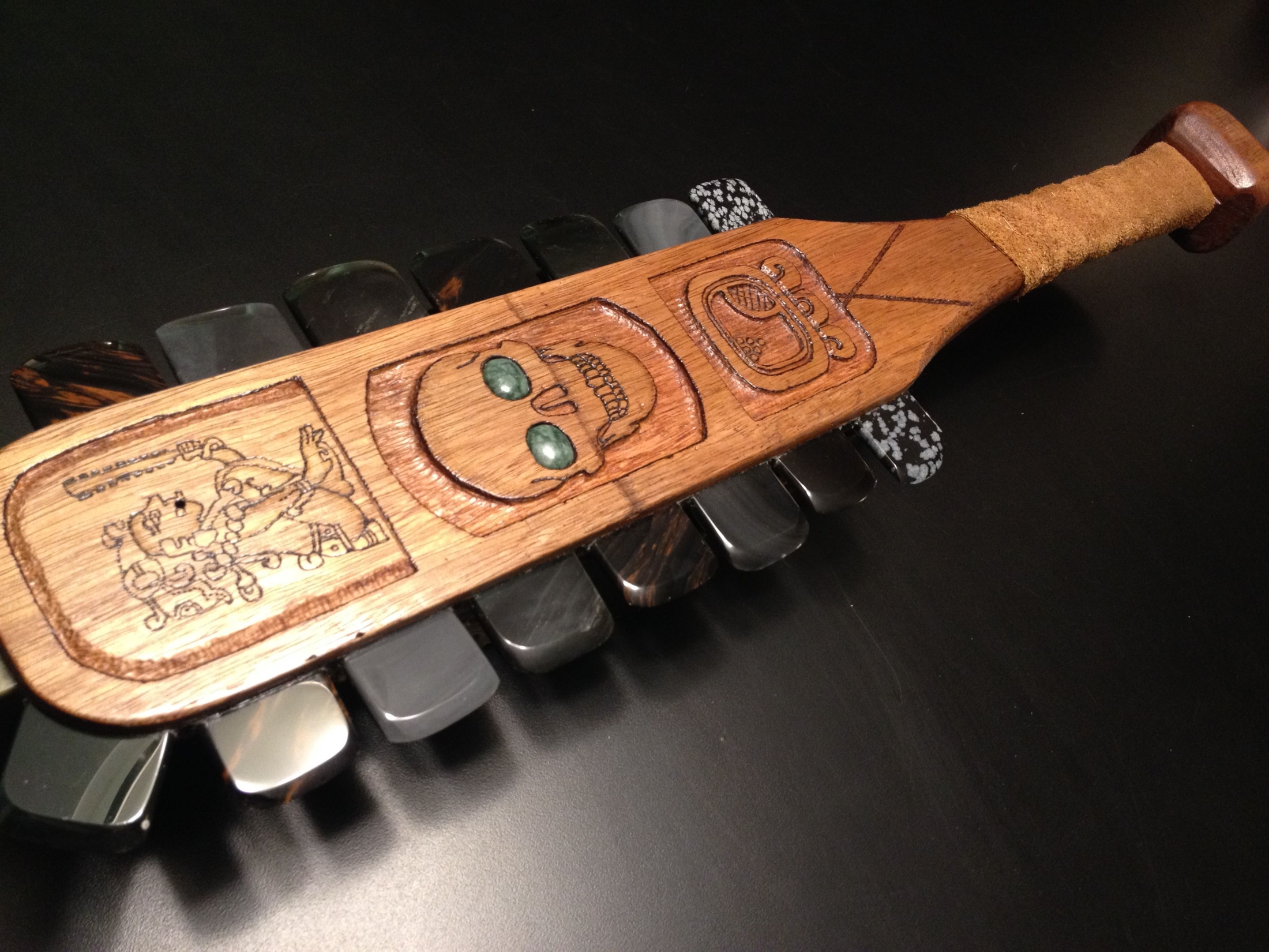 bizarre-weapons-actually-existed-macuahuitl
