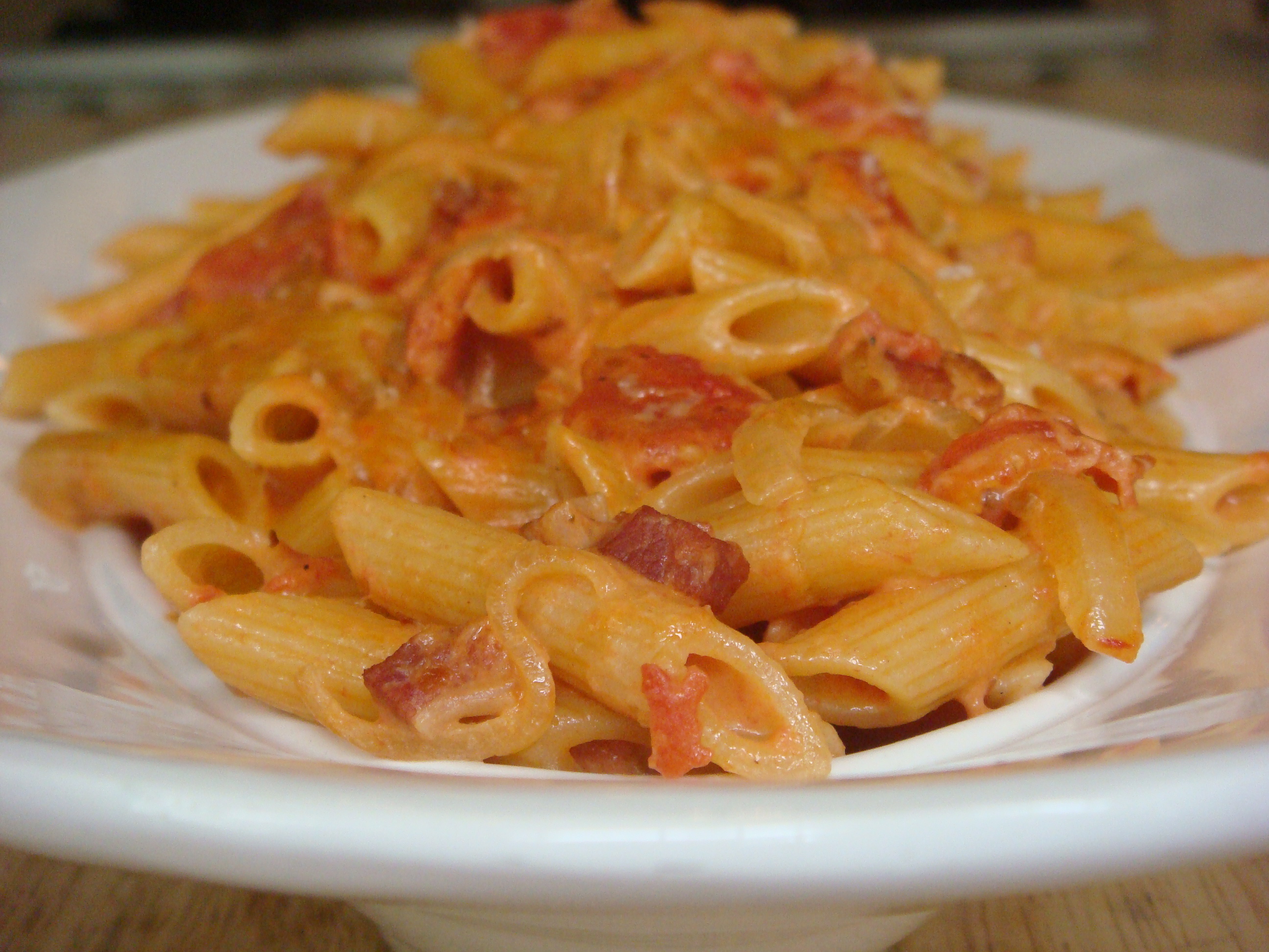 Penne All'arrabbiata Con Pancetta E Panna