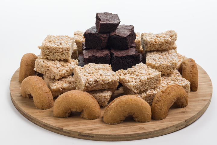 Cut the baked goods