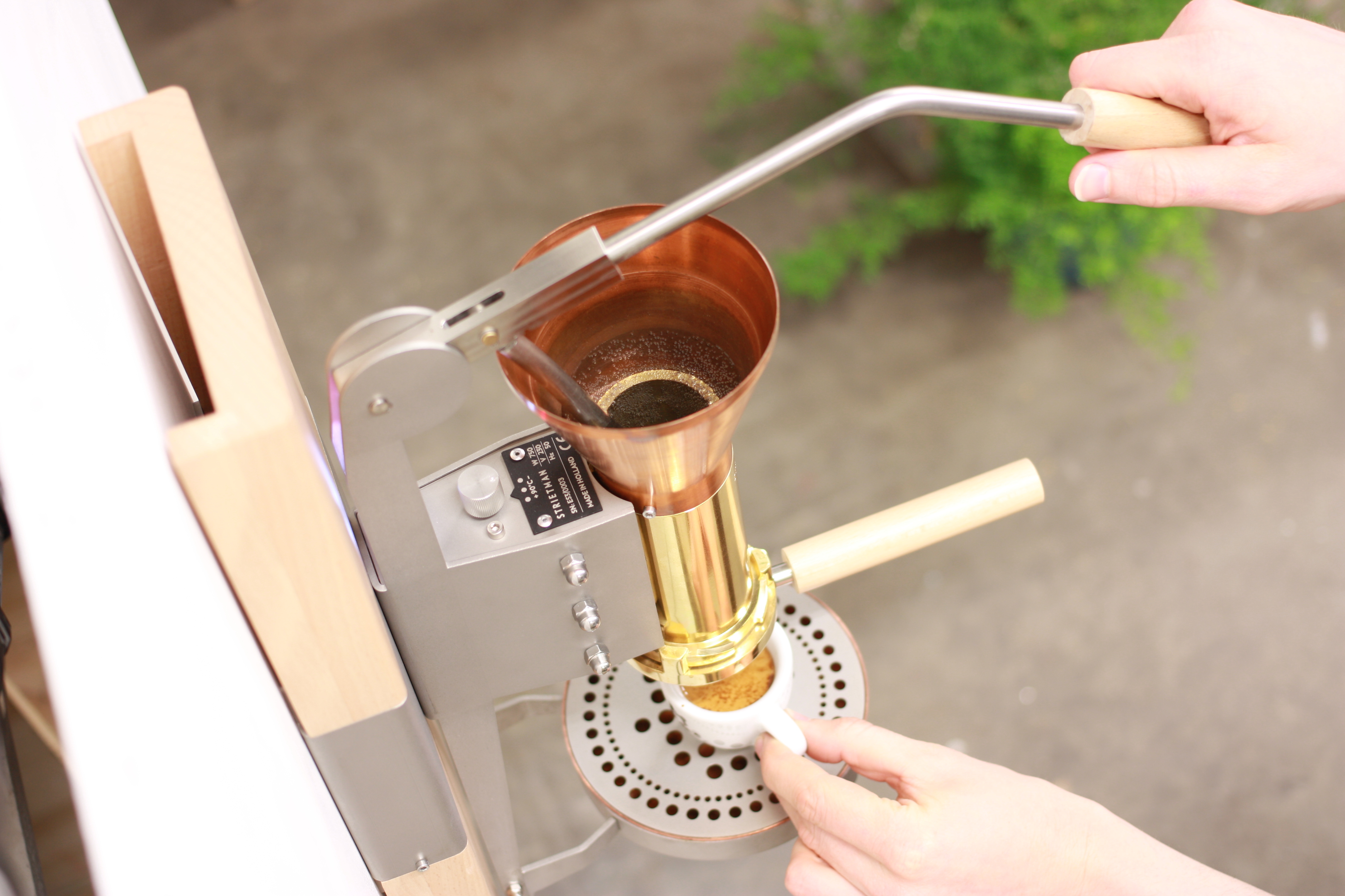 Mountable Manual Espresso Makers : hand-powered espresso maker