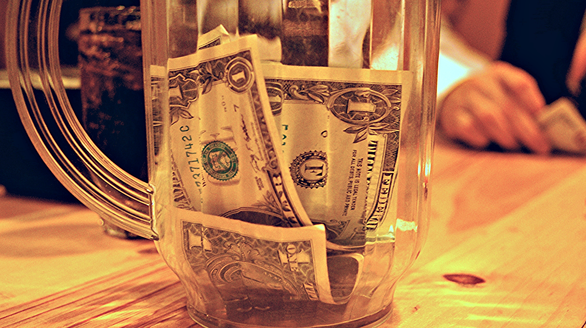 Деньги бар. Маня бар. Натюрморт с деньгами. Деньги бар. Бармен с деньгами.