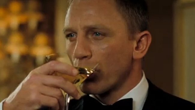 340795-james-bond-and-daniel-craig-and-martini