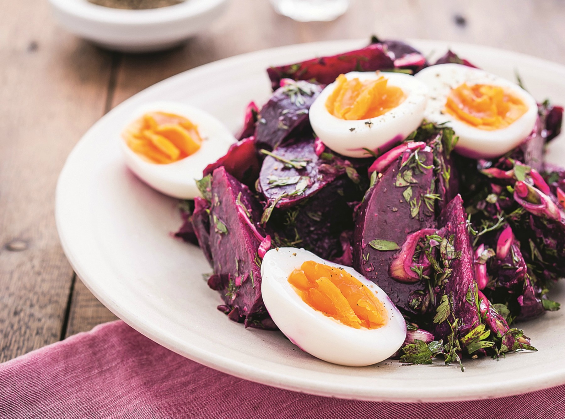 bruid Sprong Oceaan How To Make Beet Salad With Soft-Boiled Eggs - Food Republic