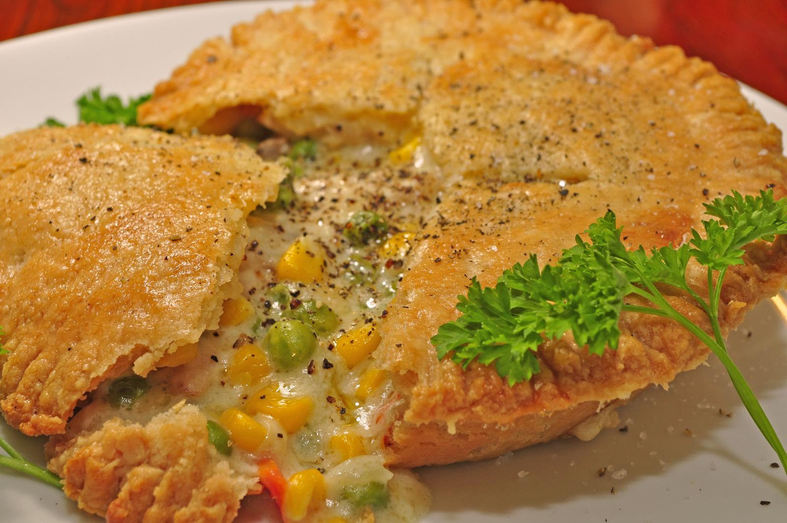 Детские рецепты с курицей. Пирог Pot pie. Пай с курицей. Пирог с куриными ножками. Американский пирог с курицей.