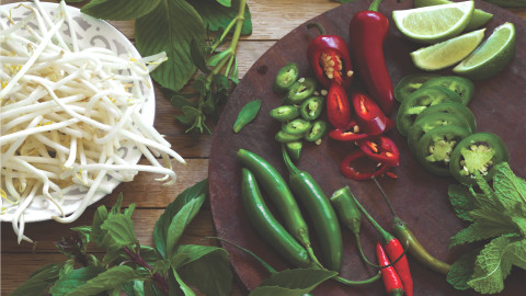 how to garnish a bowl of pho