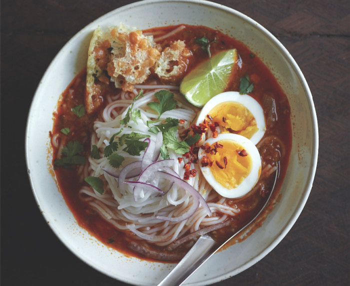 Mohinga myanmar burmese recipes cookbook shan noddle noodles hsa oodles drinken eten award aziatische Burmese food recipes mohinga