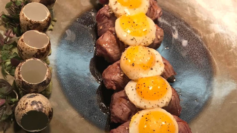 steak and egg breakfast sushi