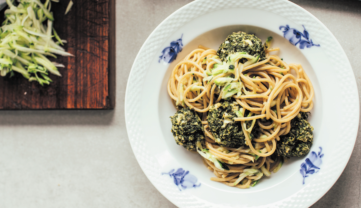 Make Spinach And Feta Balls For A Better Vegetarian Spaghetti